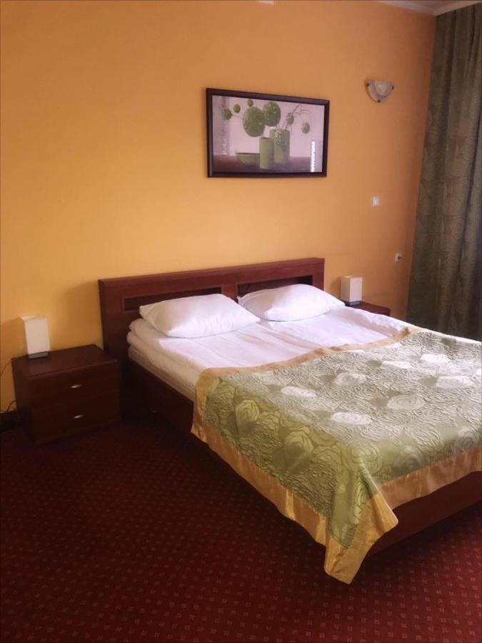 Hotel U Witaszka Czosnów Eksteriør billede